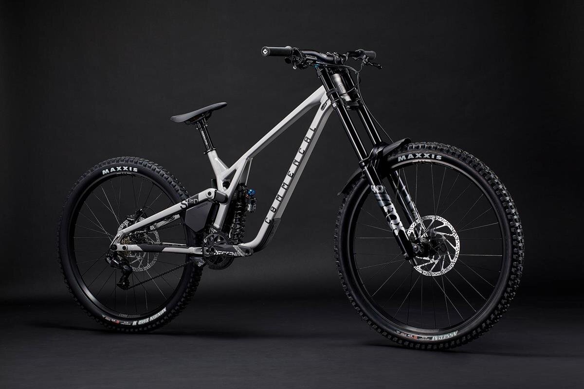 Commencal Supreme DH V5 Essential Silver