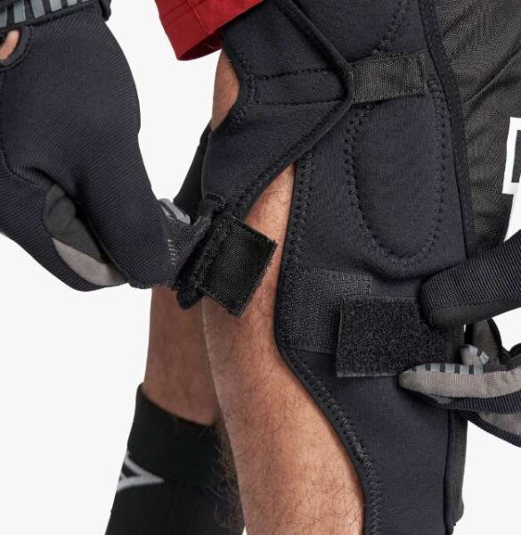 RaceFace Flank Knie-Protektor stealth XL